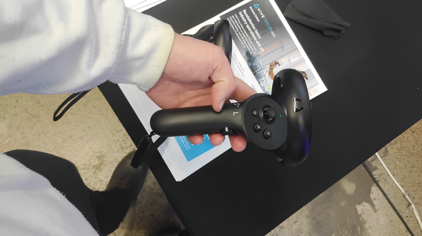 vive focus vision controllers