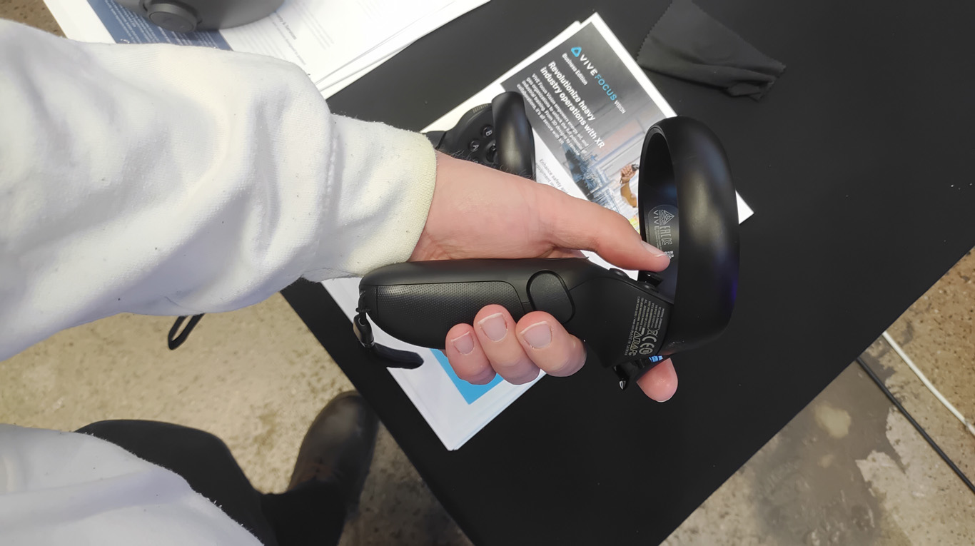 vive focus vision controllers