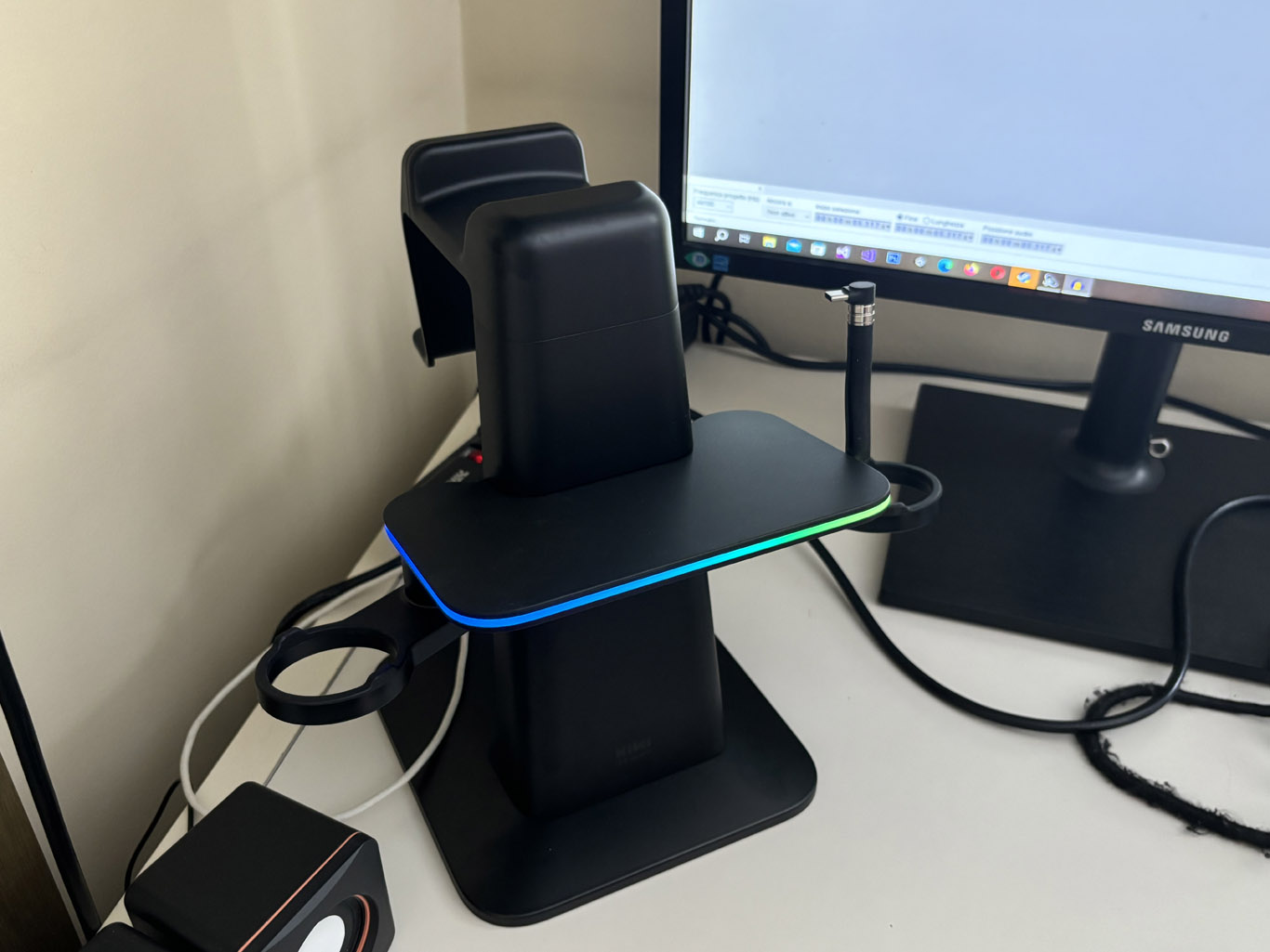 kiwi design rgb vertical stand