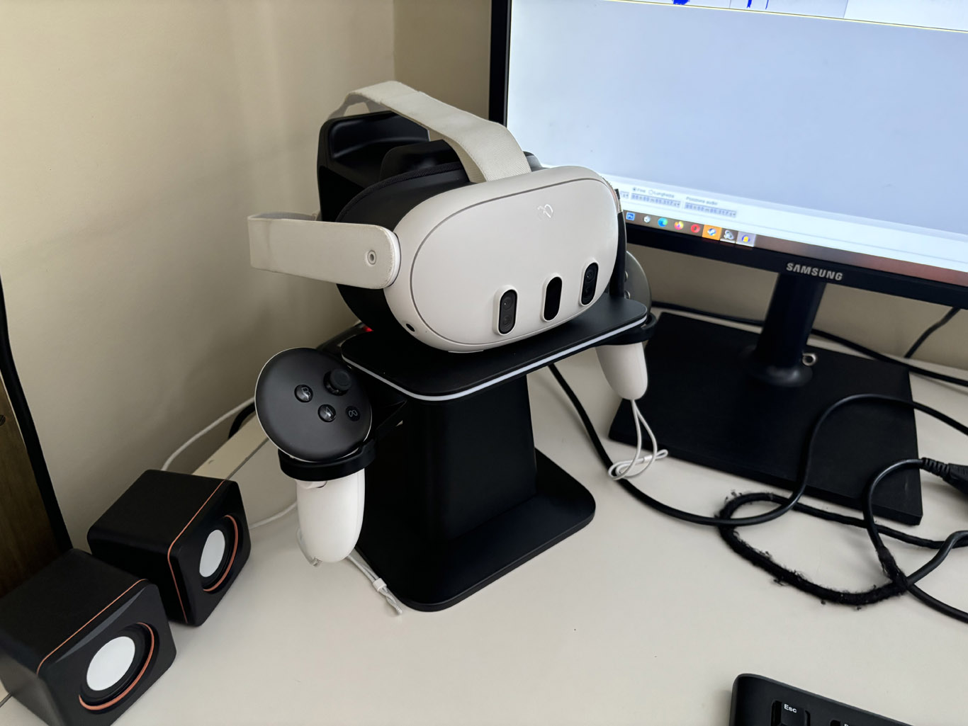 Quest 3 kiwi design vertical stand