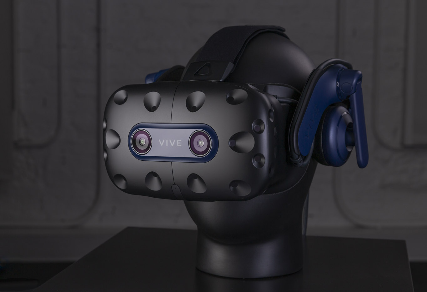 The XR Week Peek (2021.05.17): HTC announces Vive Pro 2 and Vive Focus 3, PSVR 2 to feature eye tracking, and more!